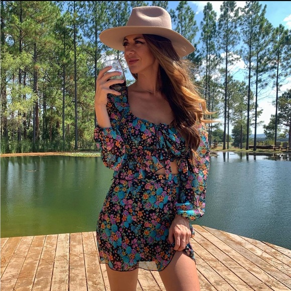 Fresh Like Flowers Mini Skirt and Long Sleeve Crop Top Set. Size XS - Picture 6 of 6